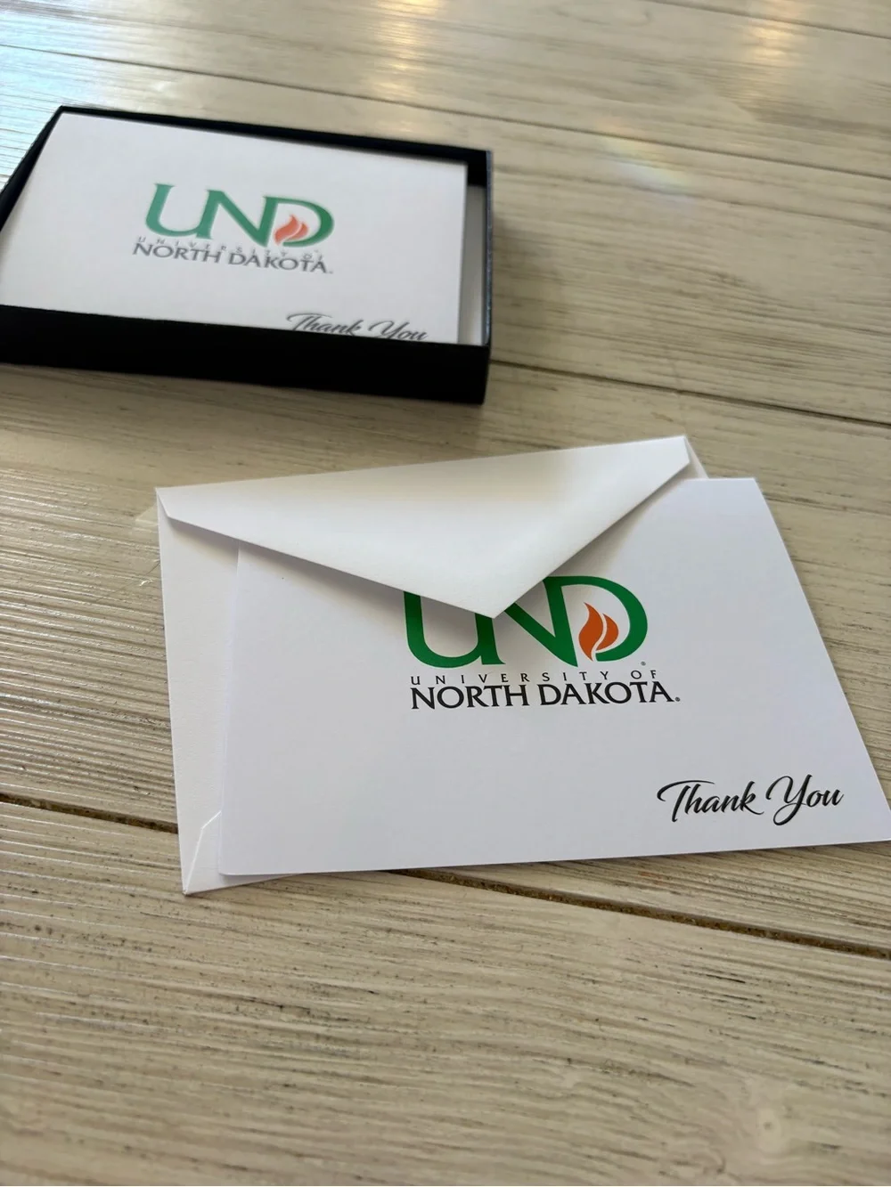 University of North Dakota UND Thank You Cards & Envelopes Stationary Set